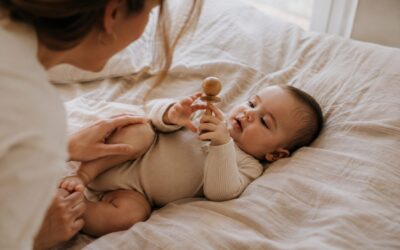 À quel âge offrir un hochet à bébé ?